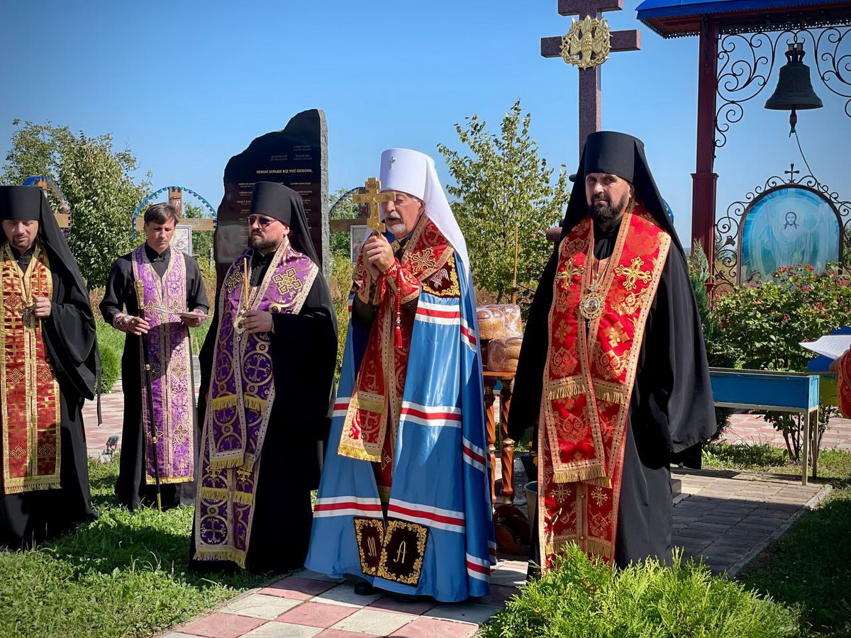 В Угорницькій обителі вшанували пам’ять захисників та захисниць, які віддали своє життя за незалежність, суверенітет і територіальну цілісність України