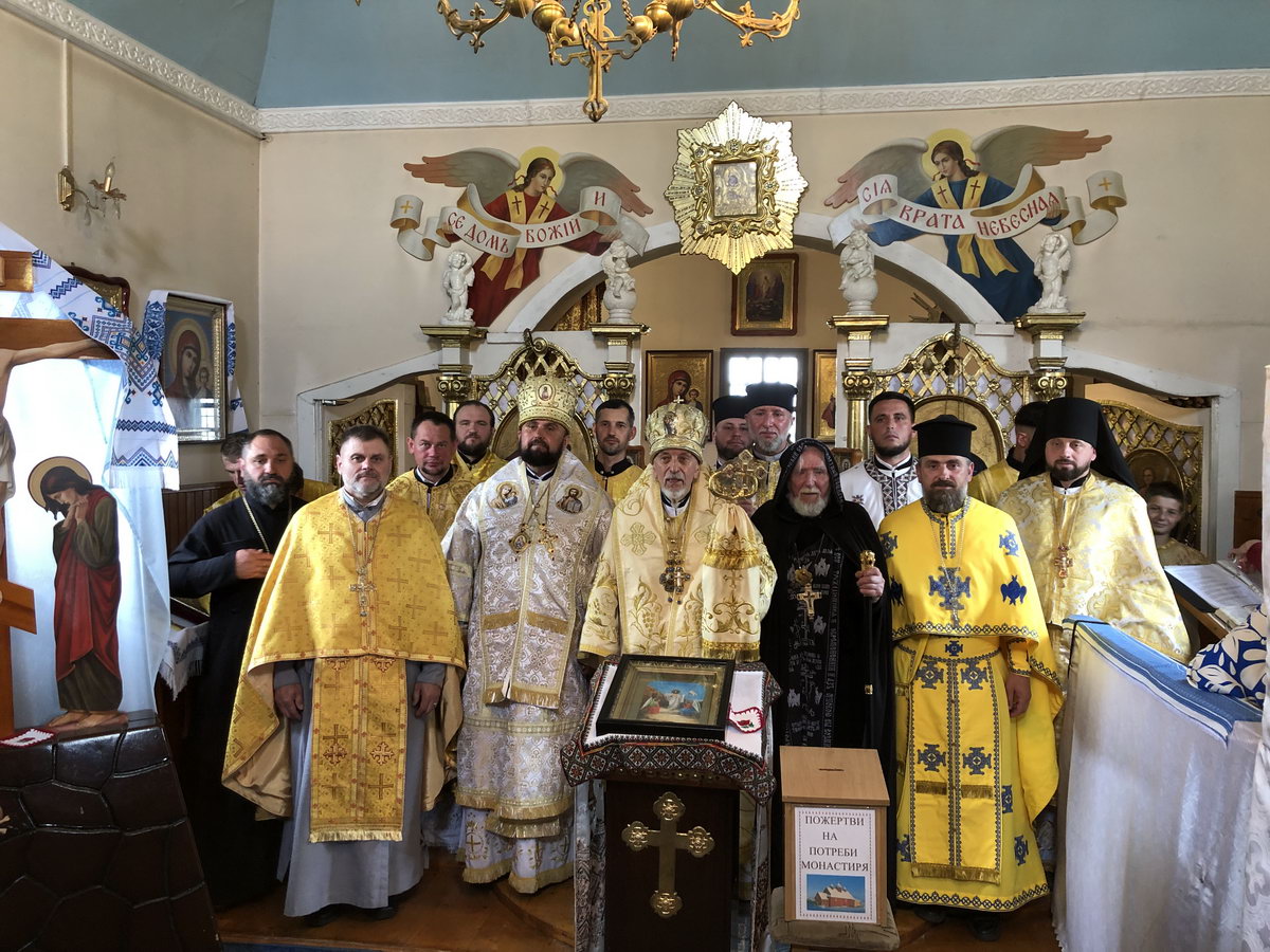 Святкове Богослужіння в Угорницькій обителі